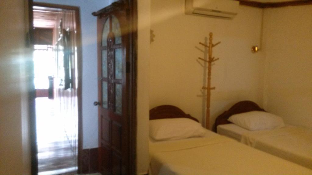 Phousi Guesthouse 2 Luang Prabang Esterno foto